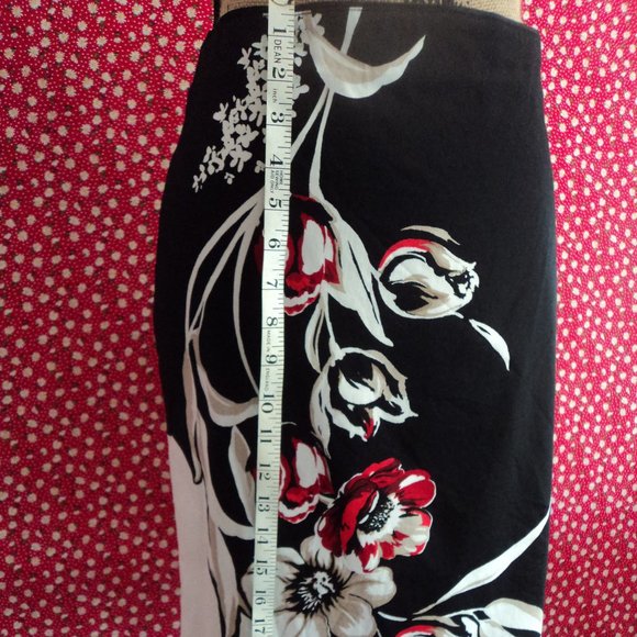 Skirt - Picture 2 of 6